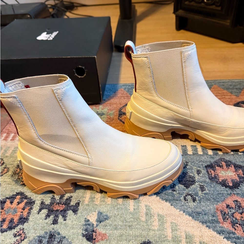 Sorel Cream and Tan Ankle Boots